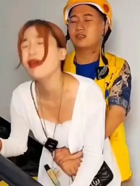 短剧《富婆的专属外卖员》已完结在线播放-微短剧网Bmp4